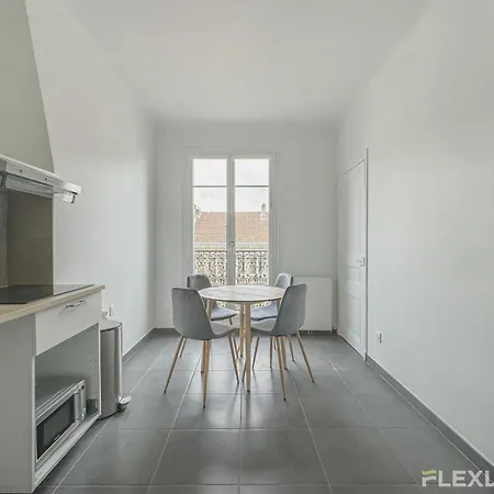Cozy And Charming In Alesia 14th Paris